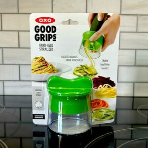 Hand-held spiralizer